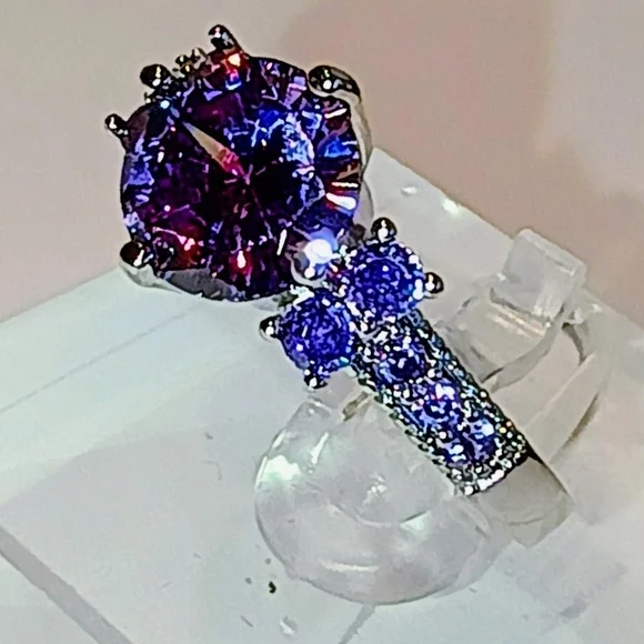 Elegant Purple Gemstone Ring - Picture 13 of 16